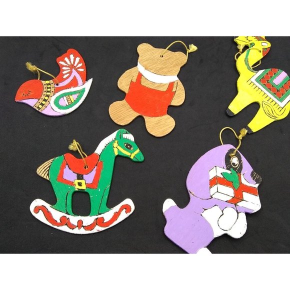 Vintage 70s Set Of Painted Wooden Christmas Hanging Ornaments set of 5 - Picture 5 of 5